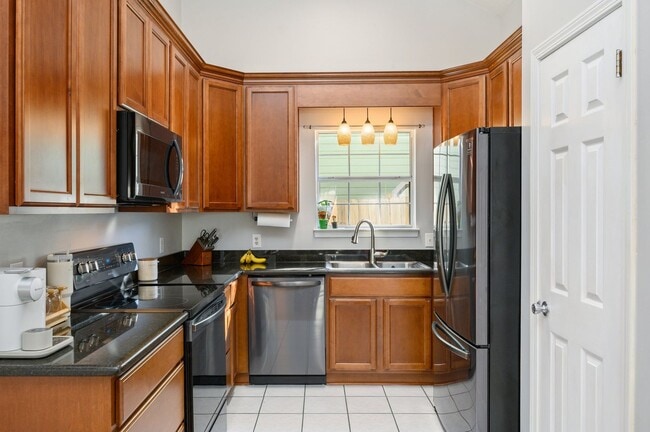 Building Photo - 1221 Charleston Cir