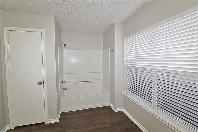 Building Photo - 300 Rosewood Ln