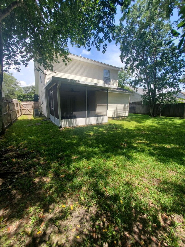 Building Photo - "Charming 3-Bed Oasis in Shalimar with 2 Full Baths and Cozy 1205 Sq. Ft.!