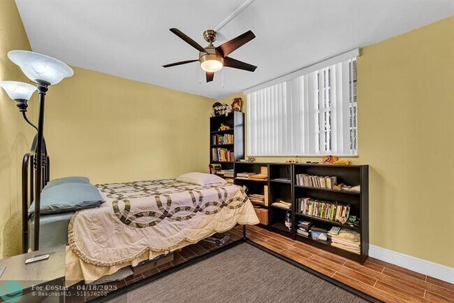 Building Photo - 9430 Poinciana Pl