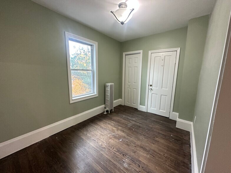 Building Photo - 13 Gladstone St