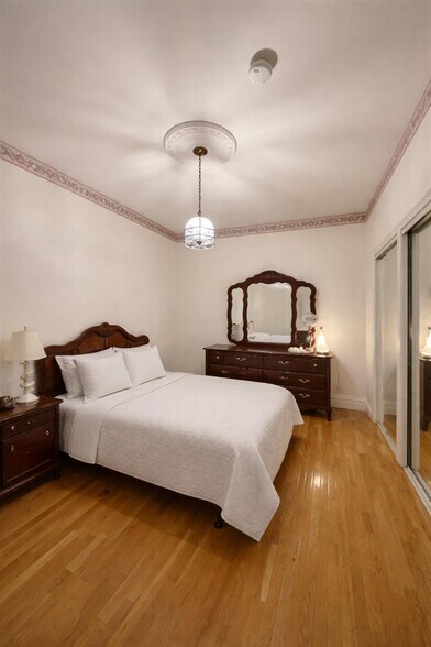 Building Photo - 107 2nd St