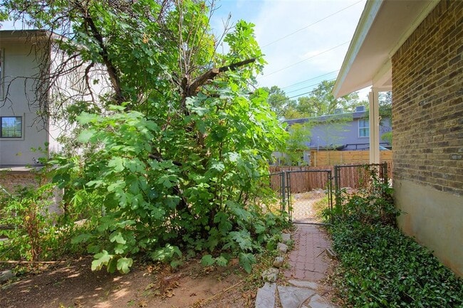 Building Photo - 2005 Cody Ct