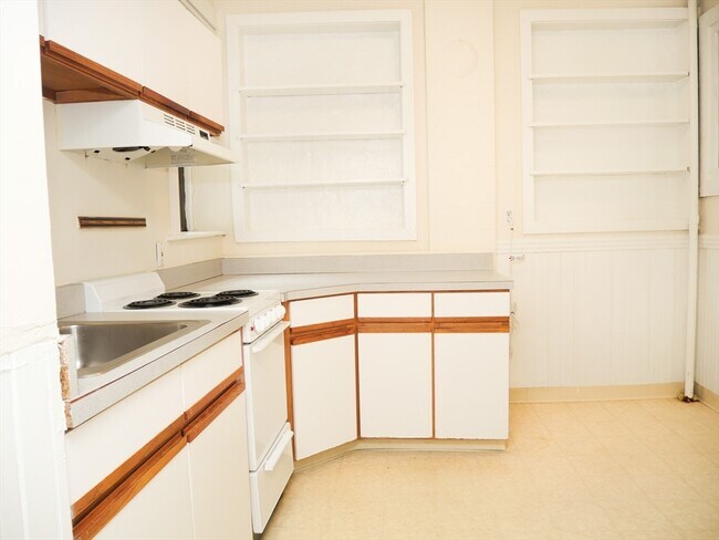 Building Photo - 1378 Beacon St