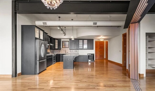 Building Photo - Luxury Old Town Loft in the Prestigious Magnolia Building