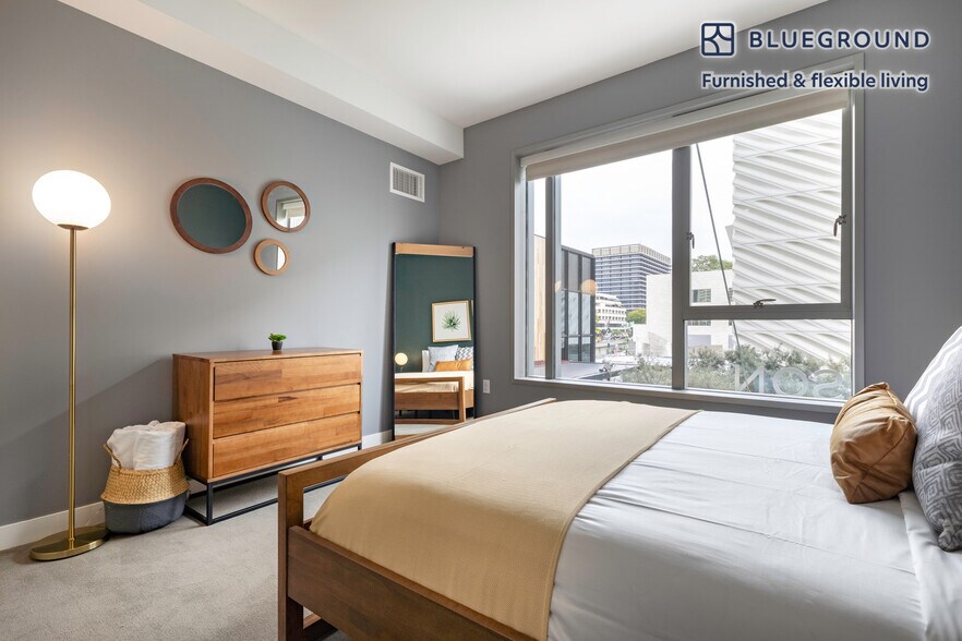 Building Photo - 225 S Grand Ave