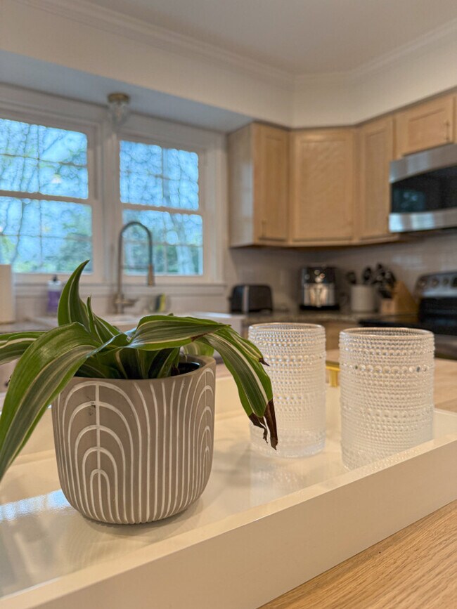 Building Photo - 7601 Bedfordshire Dr