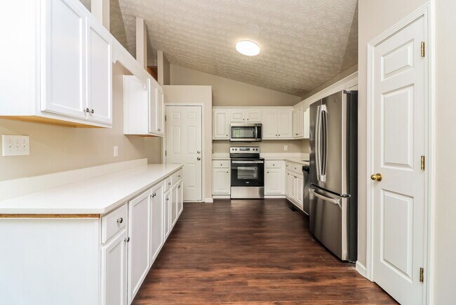 Building Photo - 36 Dewey Dr