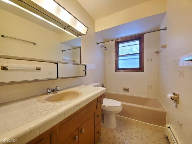 Building Photo - 7343 N Teutonia Ave