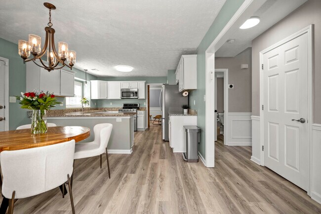 Building Photo - 4016 Kenesaw Dr
