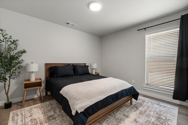 Building Photo - 2146 Kokomo Ave