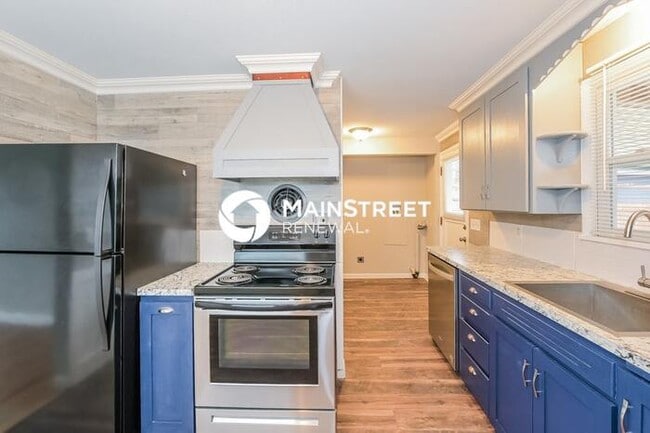 Building Photo - 4 Bedroom Pet-Friendly Home in PUYALLUP, WA with Main Street Renewal