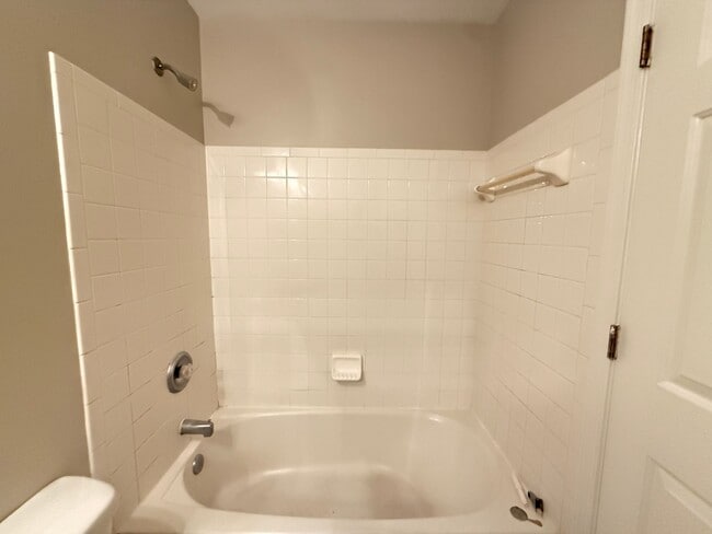 Building Photo - Updated 3-Bedroom Townhome in Aberdeen