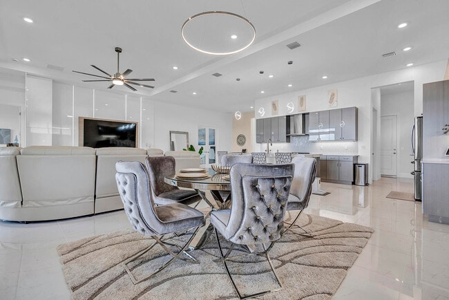 Building Photo - 5320 St Armands Way