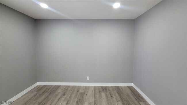 Building Photo - 2600 Sidonia Ave