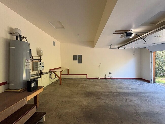 Building Photo - 658 Fox Dr