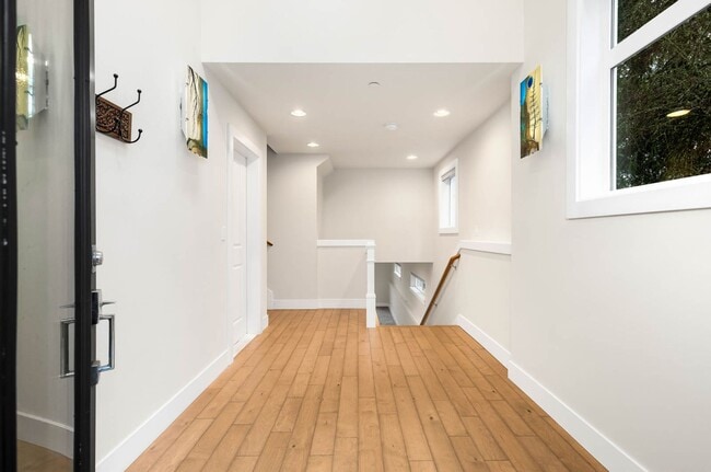 Building Photo - 7704 151st Ave NE