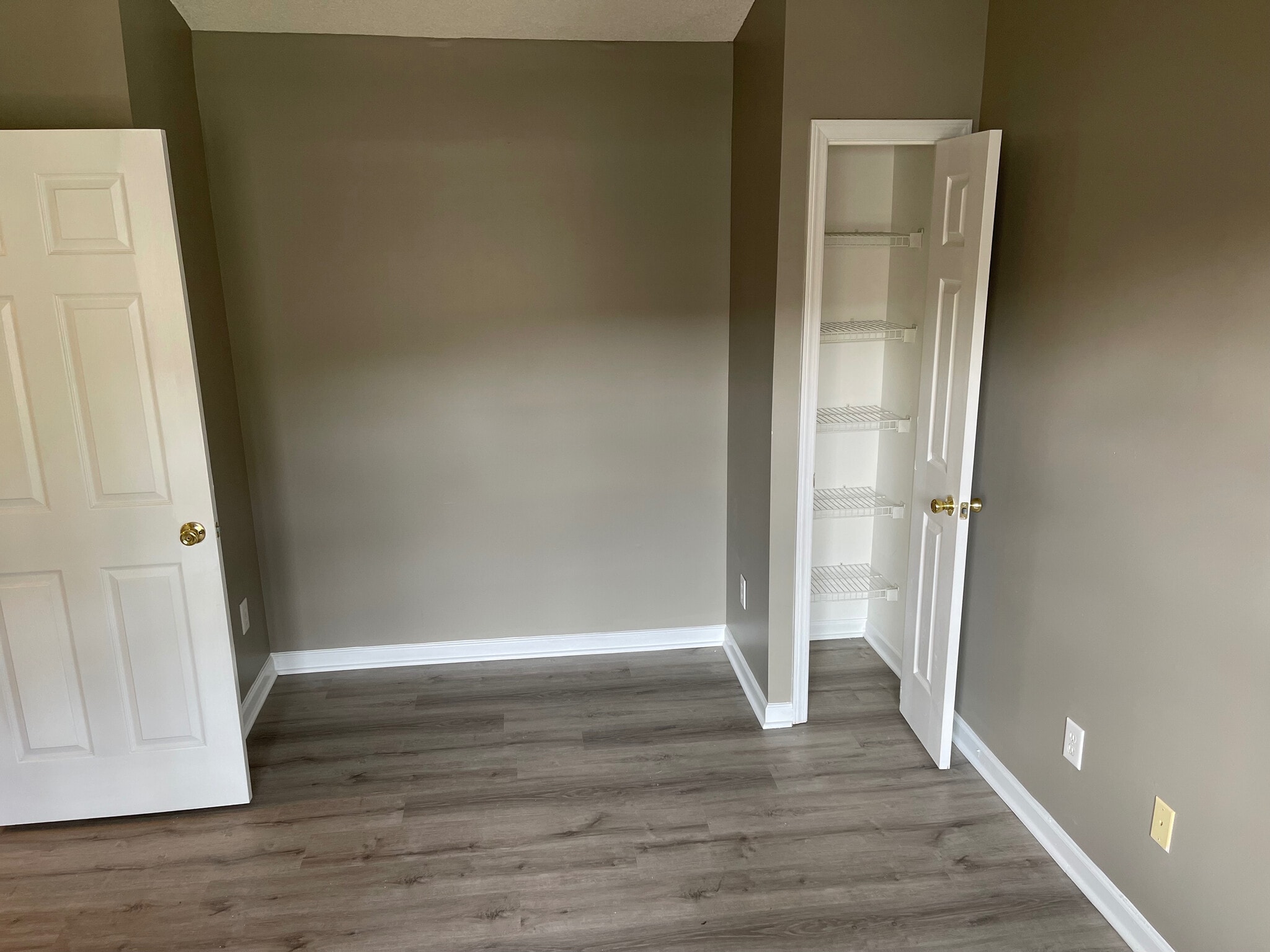 Building Photo - Room in Townhome on Petrea Ln