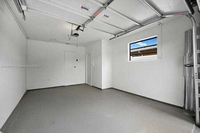 Building Photo - 7710 NW 6th Ct