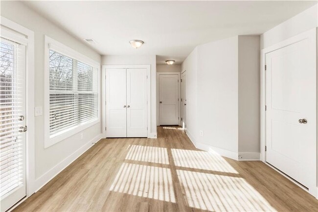 Building Photo - 3 bedroom/2.5 bath Like New in Forsyth Cou...