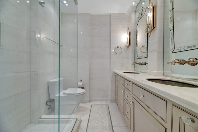 Building Photo - 1053 N George Mason Dr