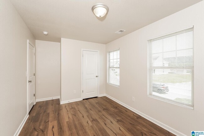Building Photo - 880 Clover Cir