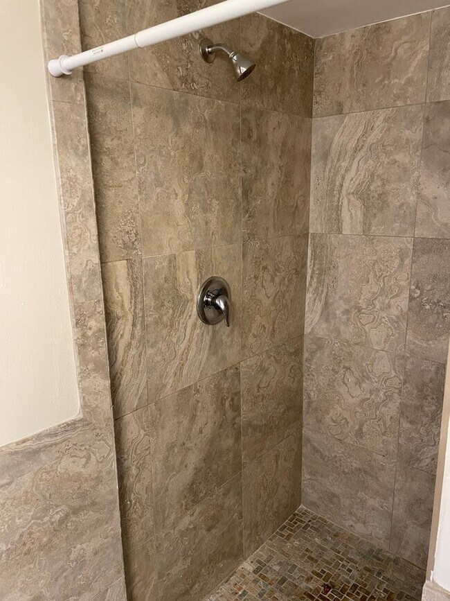 Building Photo - 2481 SW 82nd Ave