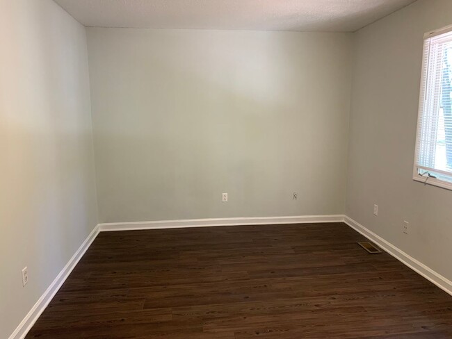 Building Photo - Brentwood North Raleigh~2 bedroom 1.5 bath...