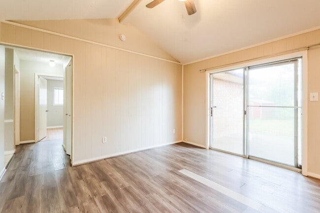 Building Photo - 200 Montrose Cir