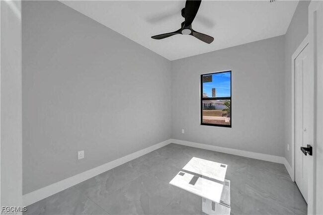 Building Photo - 317 NW 17th Pl