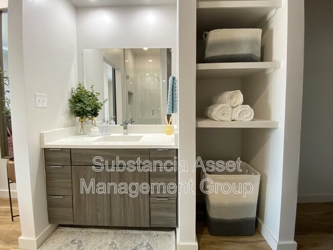 Building Photo - 1683 Midtown Pl