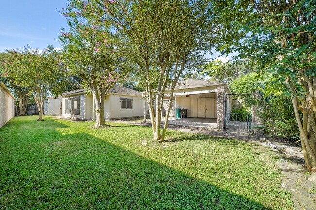 Building Photo - 16107 Grassy Creek Dr