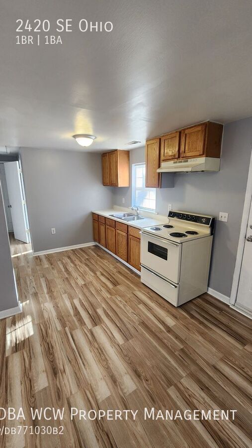 Building Photo - 2420 SE Ohio-