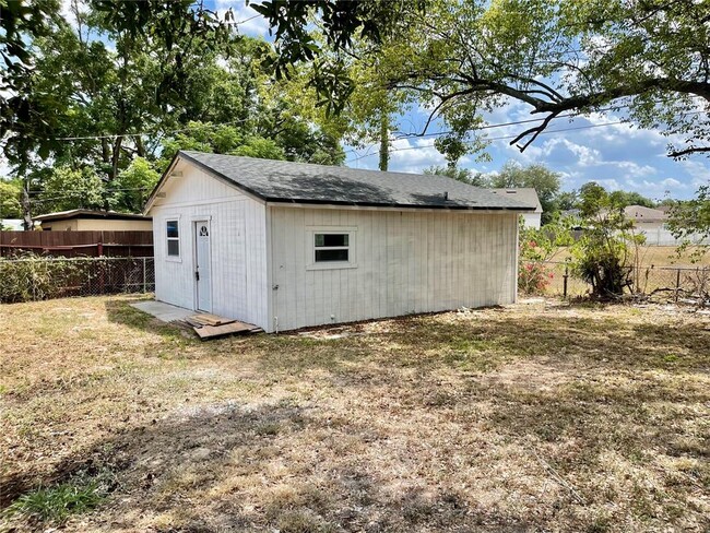 Building Photo - 5330 Hondo Way