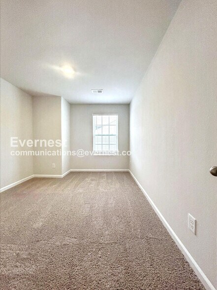 Building Photo - 2104 Willow Gln Dr