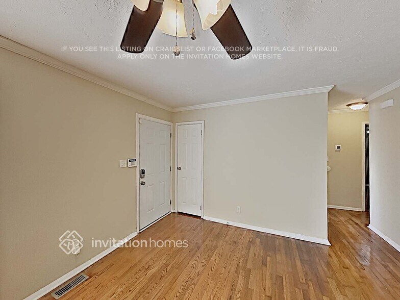 Building Photo - 227 Evergreen Dr SE