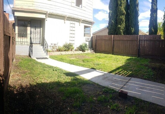 Building Photo - 3bdr duplex minutes from San Diego State!