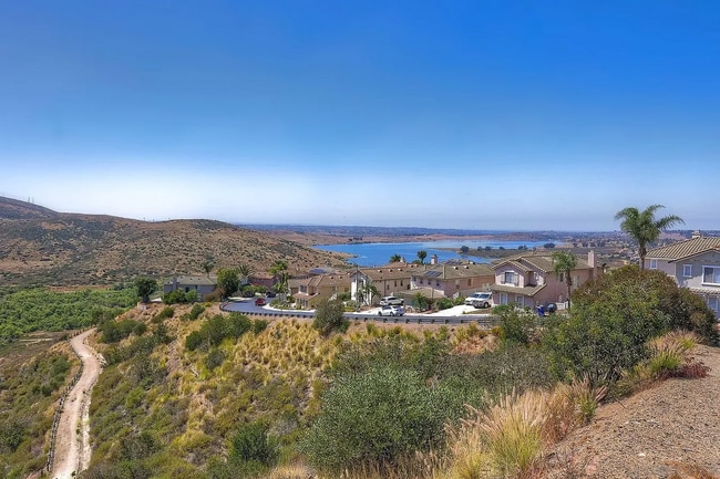 Building Photo - Lakeview Highlands Estate