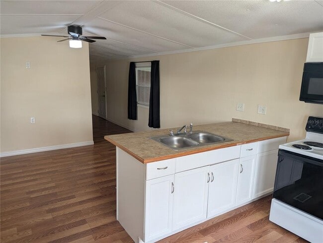 Building Photo - 3030 Beaver Creek Dr
