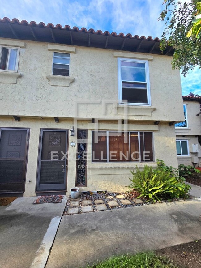 Primary Photo - Spacious 2/2.5 Townhouse with 1 Car Garage...
