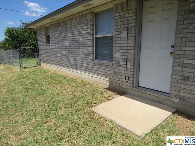 Building Photo - 3907 Hitchrock Dr