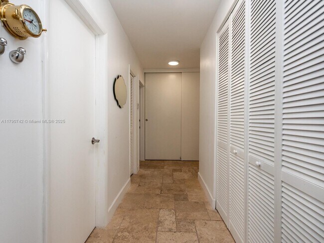 Building Photo - 1036 Lugo Ave