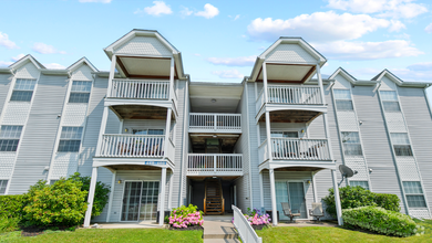 Building Photo - Two Bedroom Contemporary Style Apartment o...