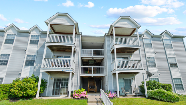 Primary Photo - Fully Furnished Two Bedroom Contemporary Style Apartment on the First Floor