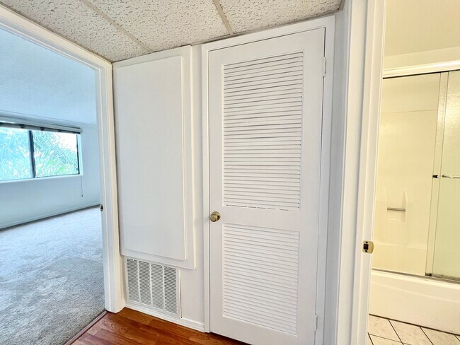 Building Photo - 3565 Linden Ave