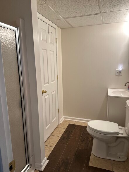 Building Photo - 7542 Knoll Acres Rd