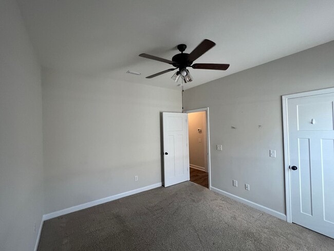 Building Photo - Valley Stream Subdivision!