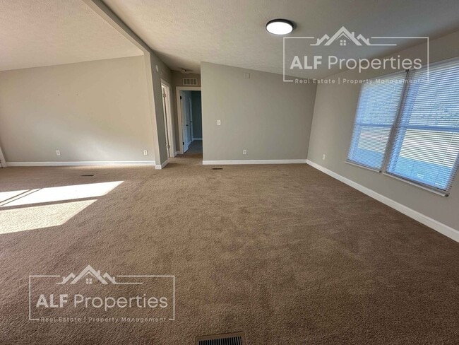 Building Photo - Private 3-Bedroom Home on Hideaway Mountai...