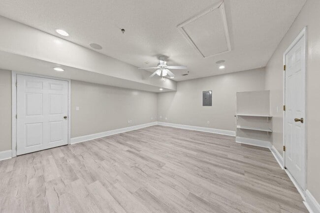 Building Photo - 127 Nivana Dr