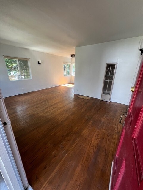 Building Photo - 10810 Camarillo St